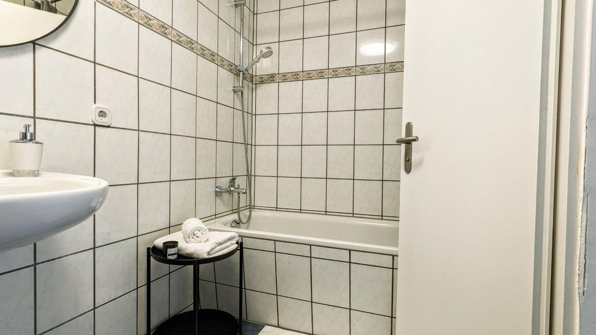 Tt Living Apartments Bonitas & Divinitas I 2 Schlafzimmer I Kueche I Vollbad I Waschmaschine Rellingen Exteriör bild